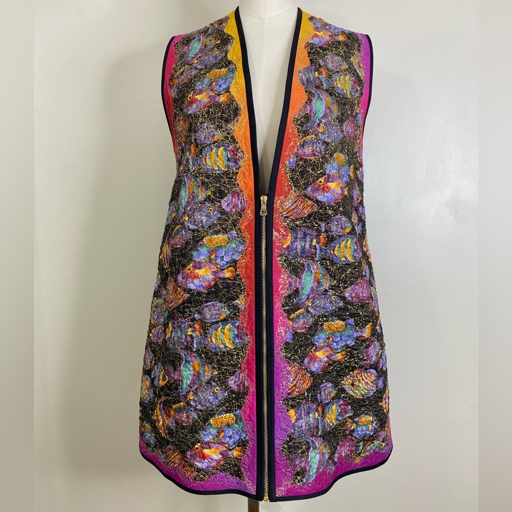 LUXURIOUS QUILTED FISH DRESS VEST WITH GOLD METALLIC EMBROIDERED THREADS🐠 - Picture 4 of 14